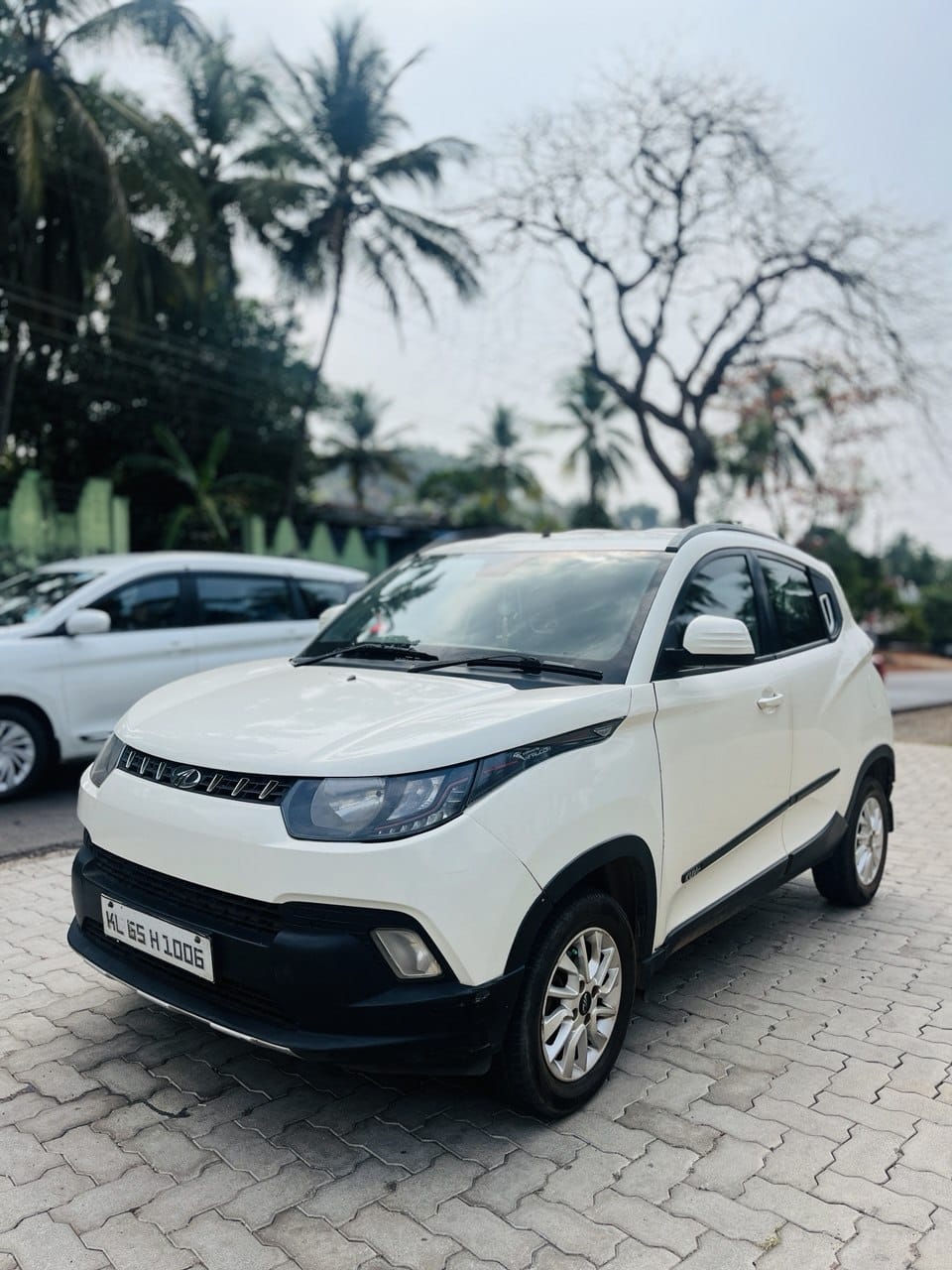 MAHINDRA-KUV 100-K8