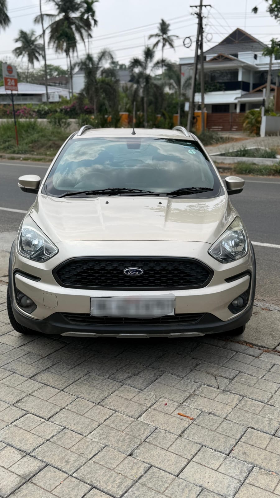 FORD-FREESTYLE TITANIUM +