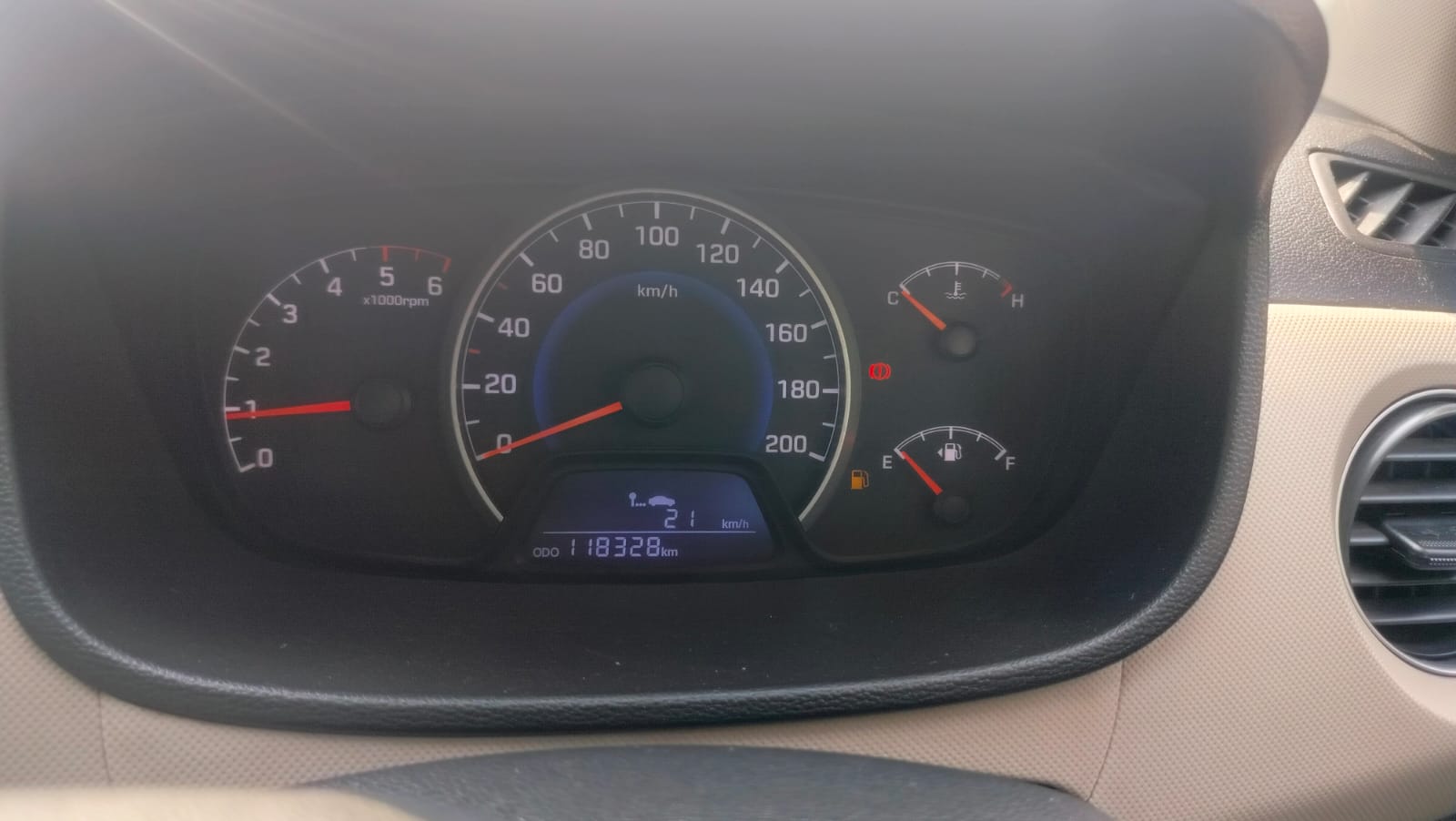 HYUNDAI – GRAND i10