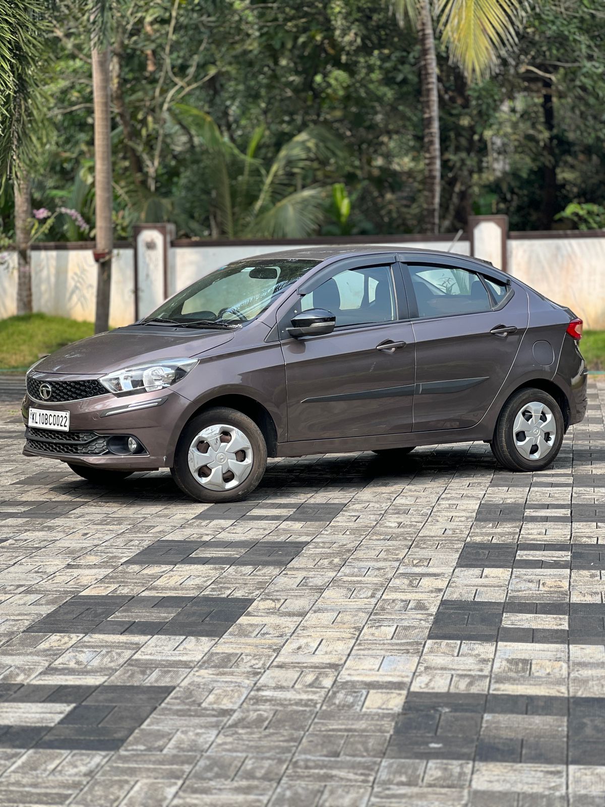TATA-TIGOR -XT- PETROL/CNG