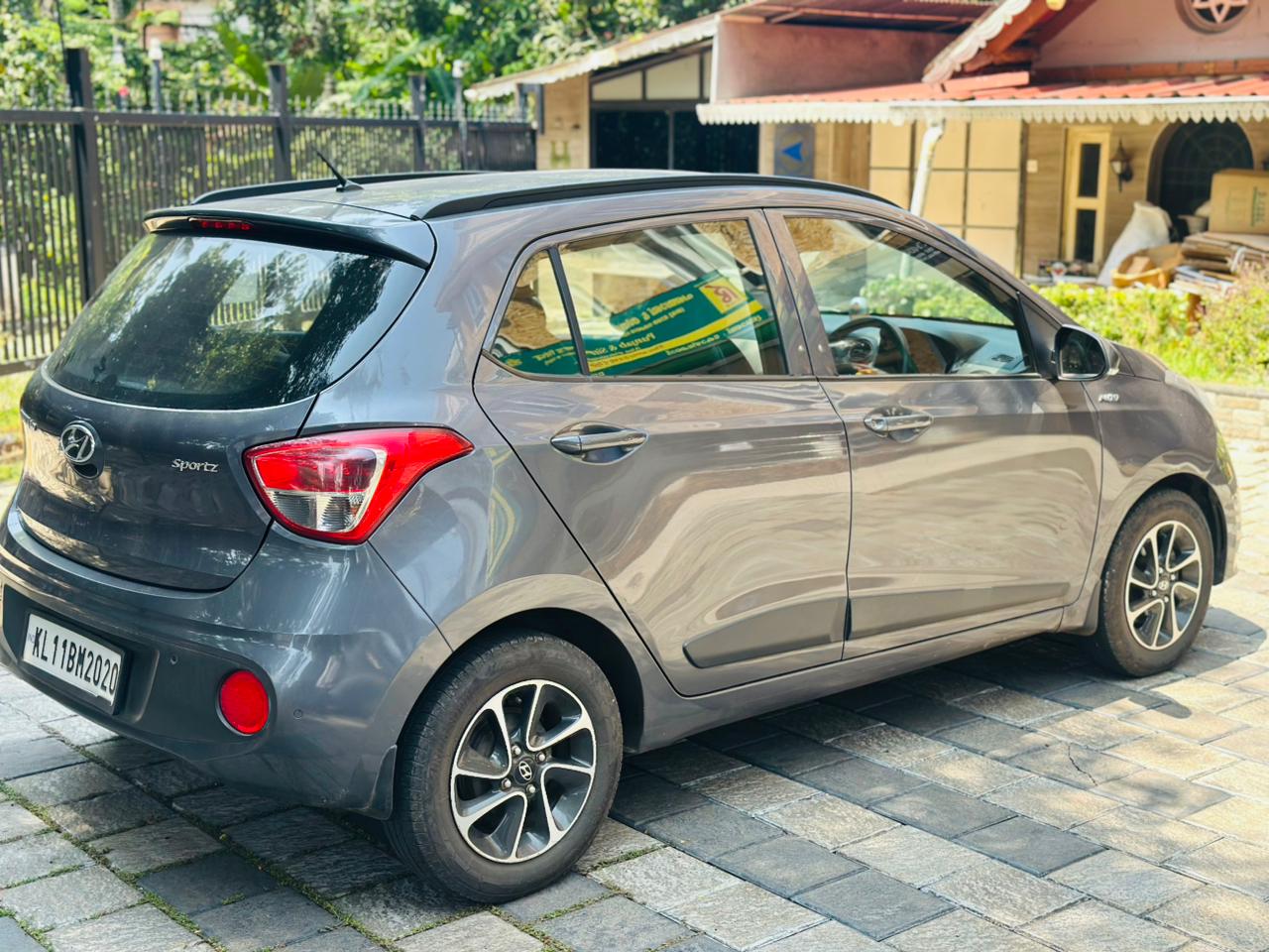 HYUNDAI GRAND i10 SPORTZ -A/T