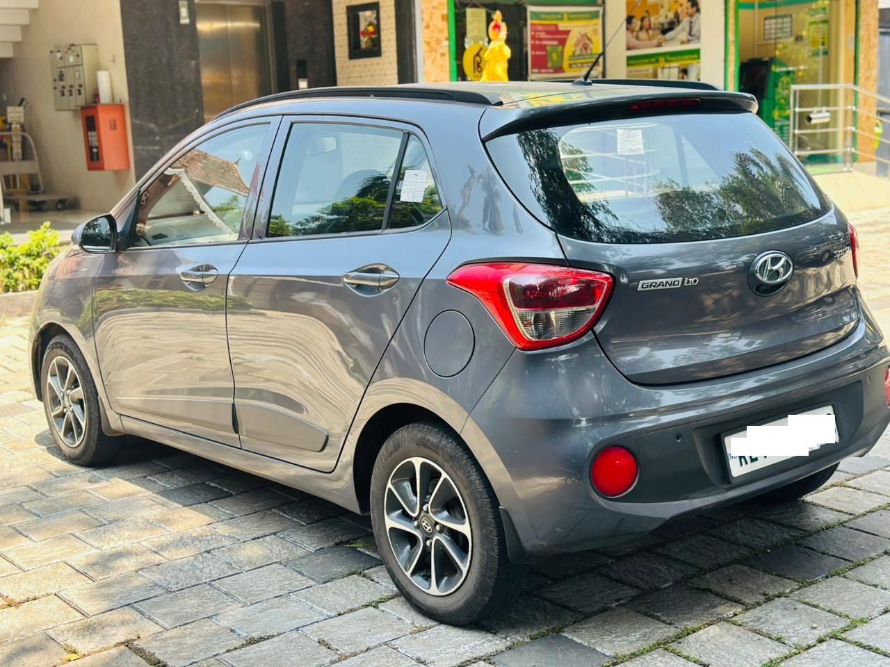 HYUNDAI GRAND i10 SPORTZ -A/T