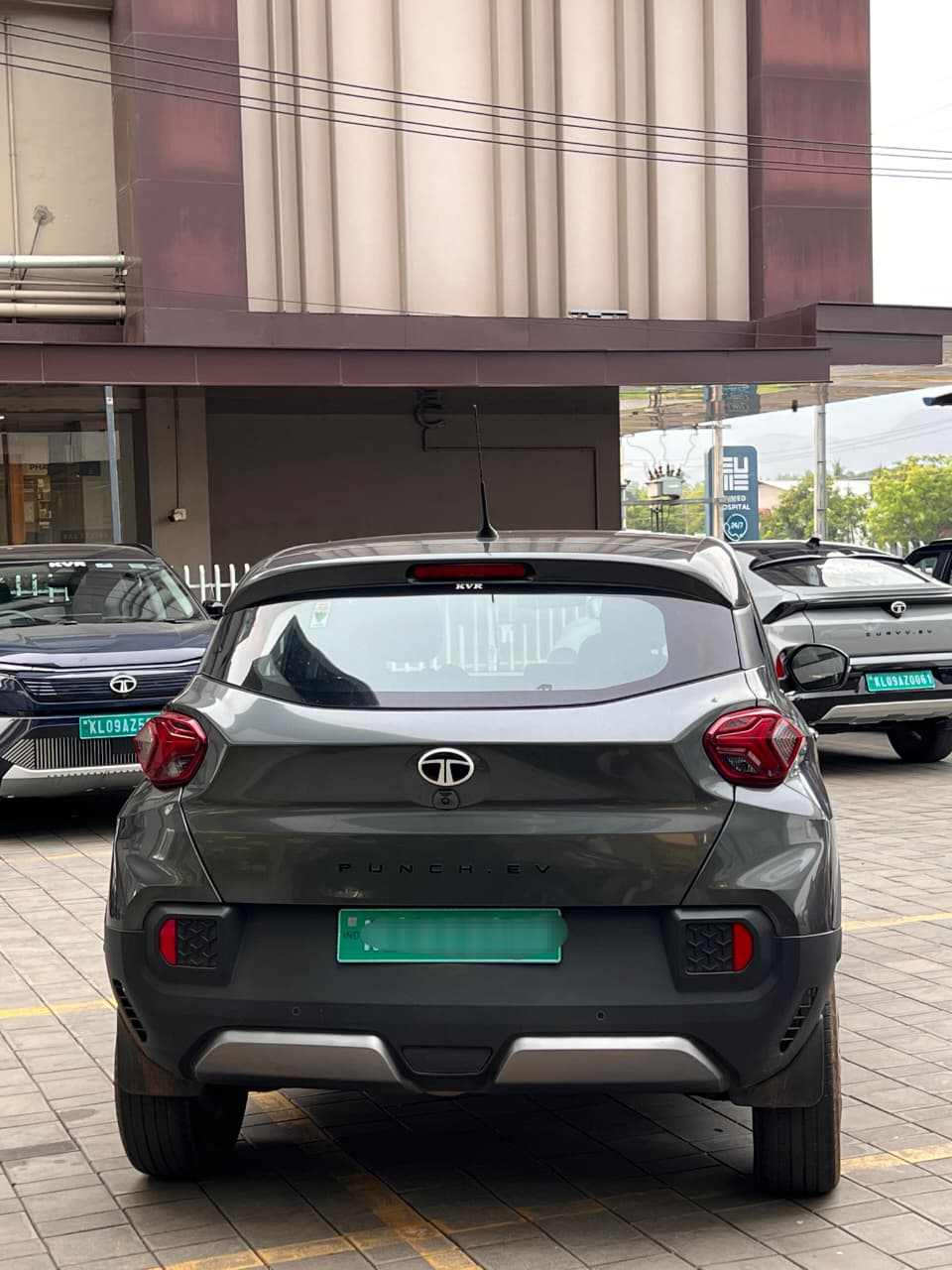 PUNCH EV ADV LR