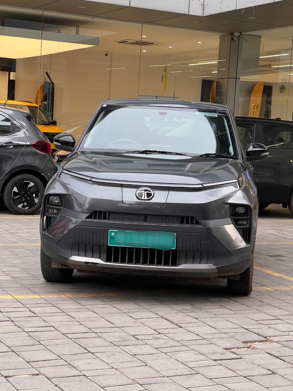 PUNCH EV ADV LR