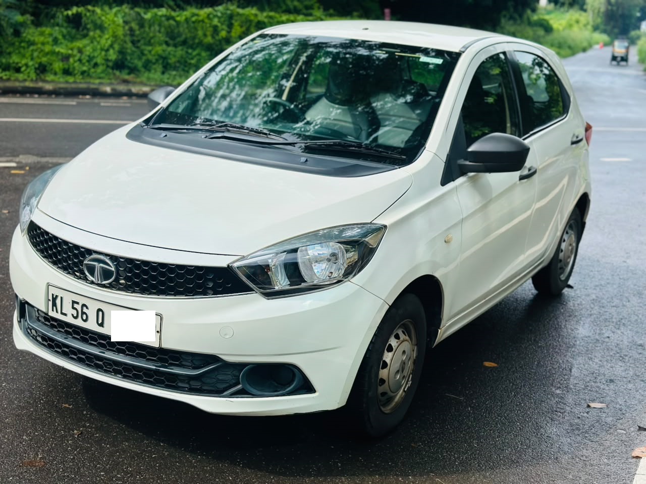 TATA TIAGO -XM