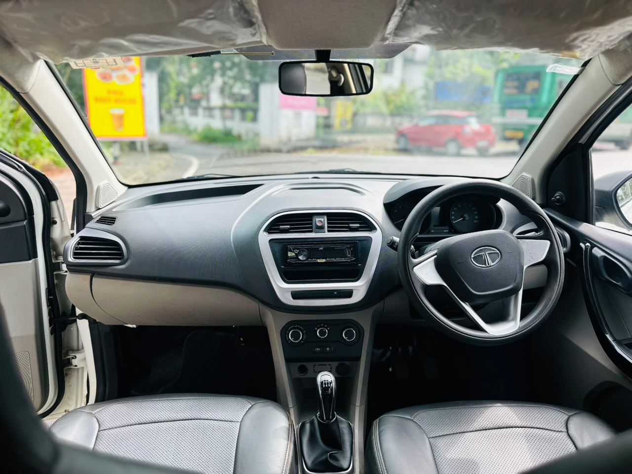 TATA TIAGO -XM