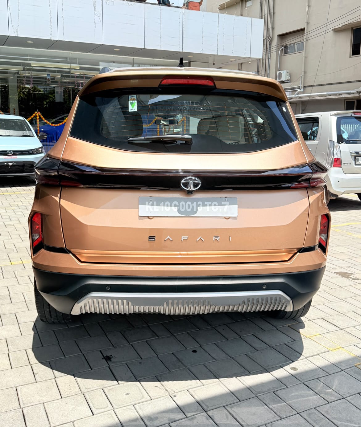 TATA SAFARI ACC + DT AT